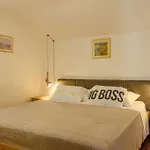 Prigradice With Sea View 402 Semesterbostad *