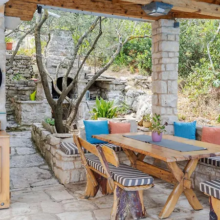בית נופש Prigradice With Sea View 402
